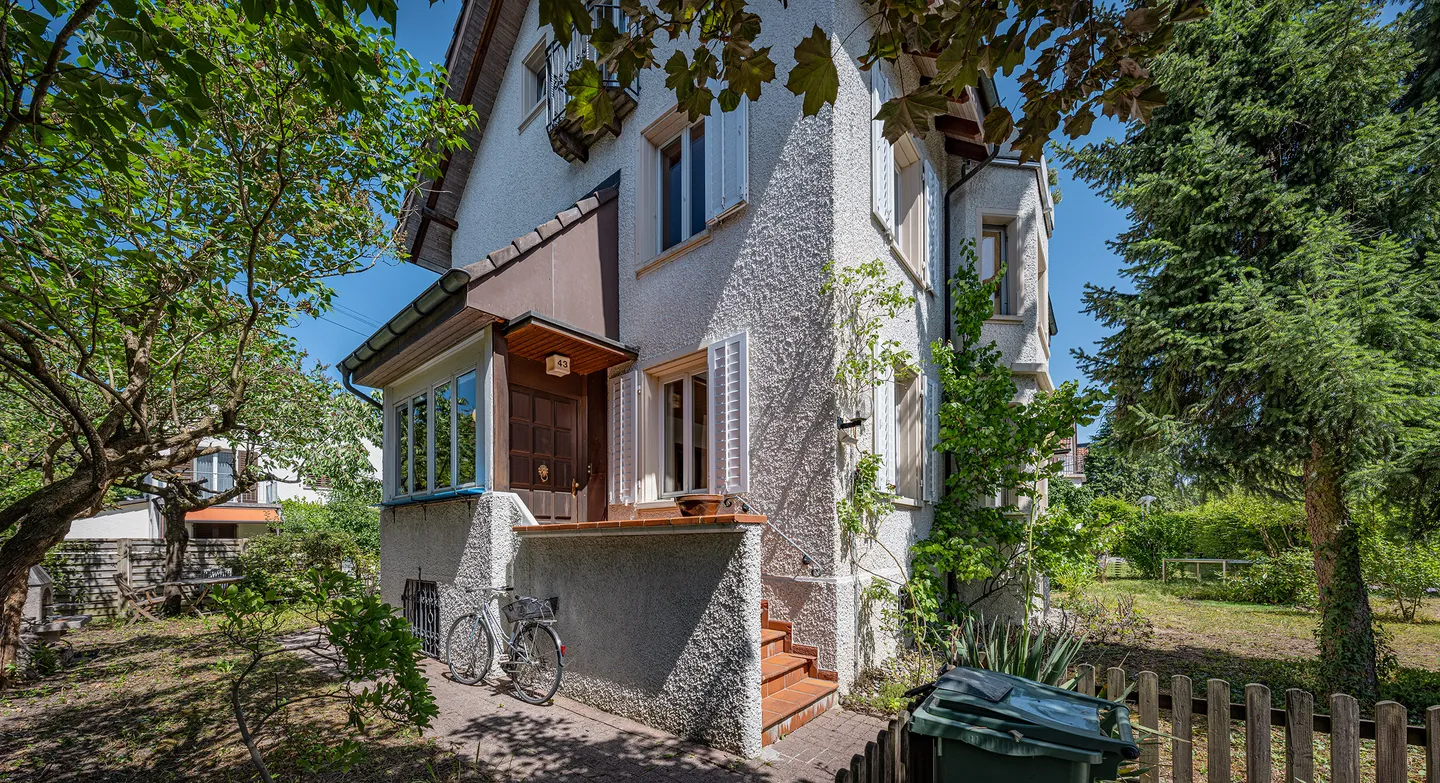 MAISON INDIVIDUELLE D'ÉTAT : 7,5 PIÈCES SUR QUATRE ÉTAGES - Photo 2 sur 5