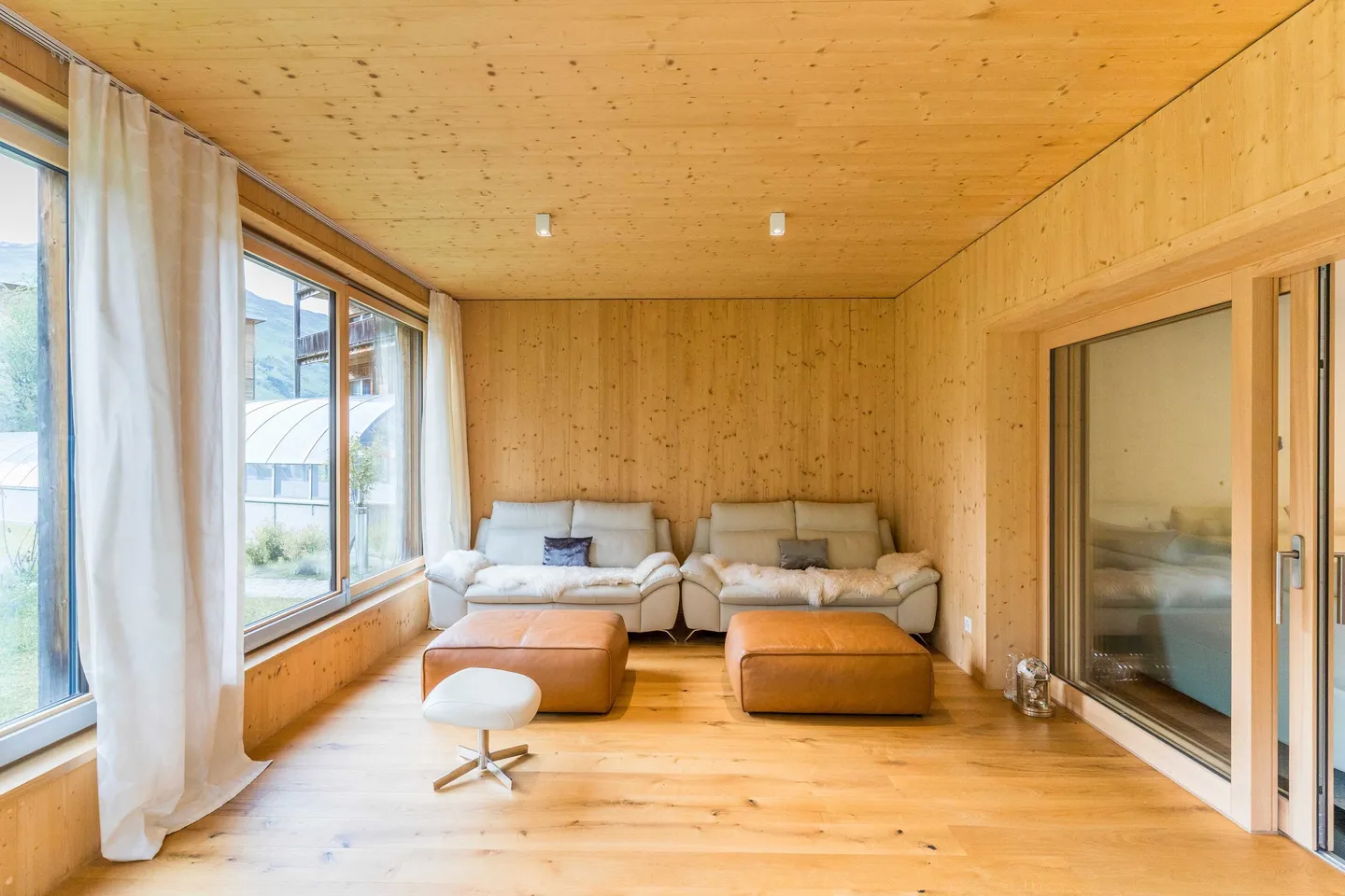HIGH-QUALITY 3.5 ROOM GARDEN APARTMENT CENTRAL IN DAVOS - Photo 4 of 5