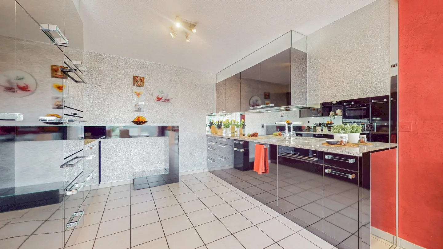 ÉNORME APPARTEMENT AVEC VUE SUR LE LAC DE BIENNE (150 m²) - Photo 3 sur 5