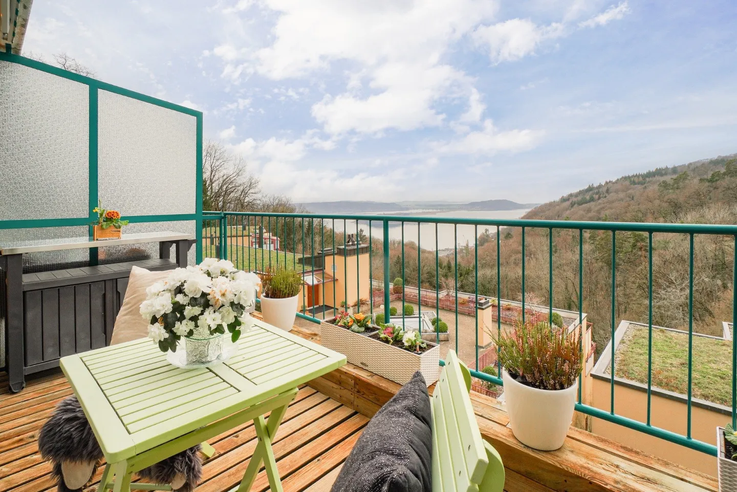 ÉNORME APPARTEMENT AVEC VUE SUR LE LAC DE BIENNE (150 m²) - Photo 4 sur 5