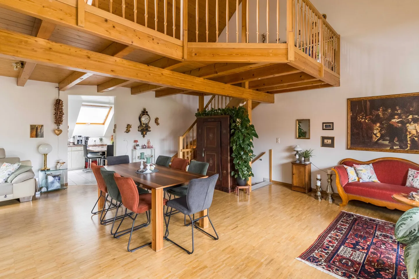 SPACIOUS WONDER IN THE VILLAGE CENTER - Photo 4 of 5