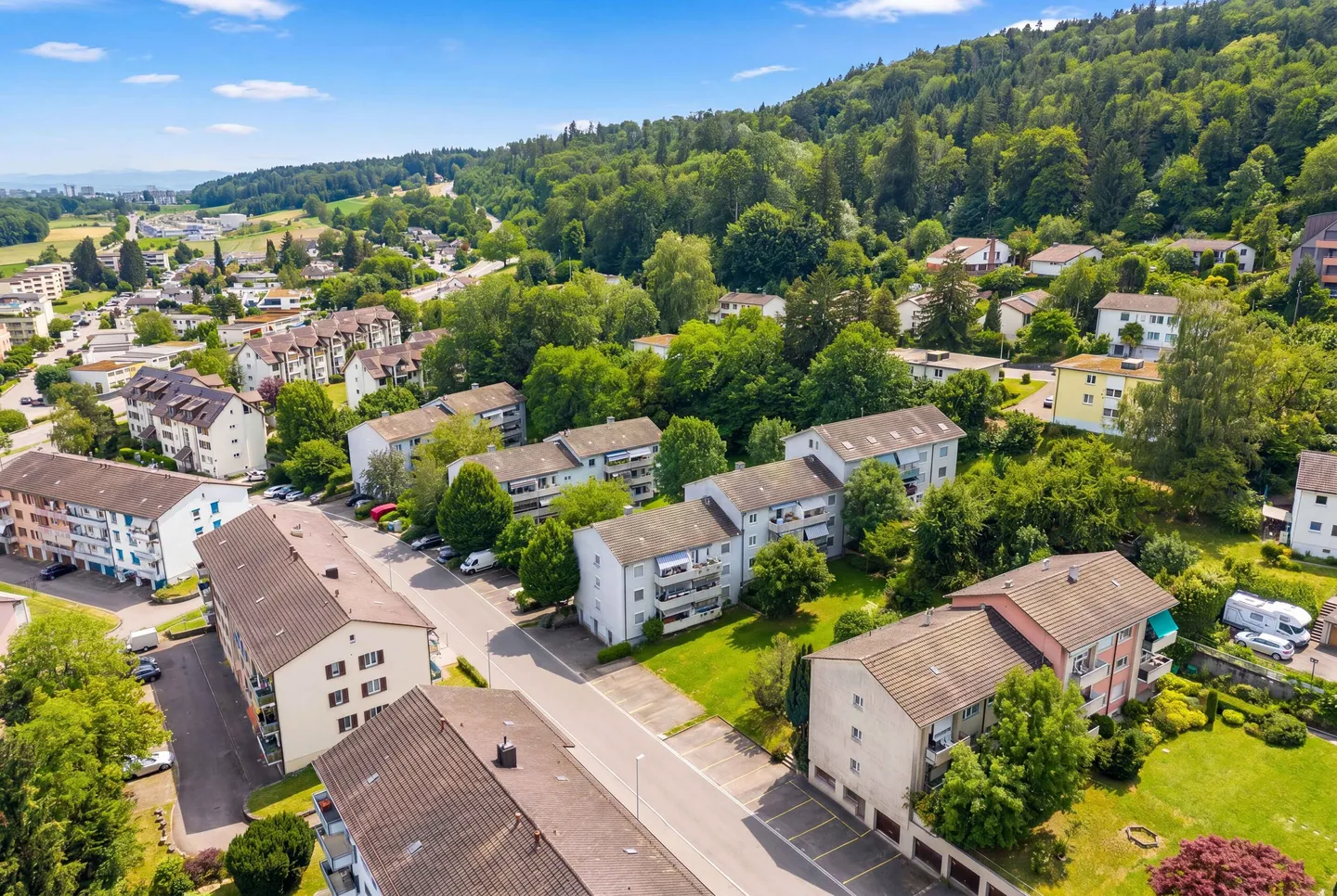NACHHALTIGES INVESTMENT IN REGENSDORF &amp; 8211; MEHRFAMILIENHAUS MIT 6 WOHNUNGEN - Photo 2 sur 5