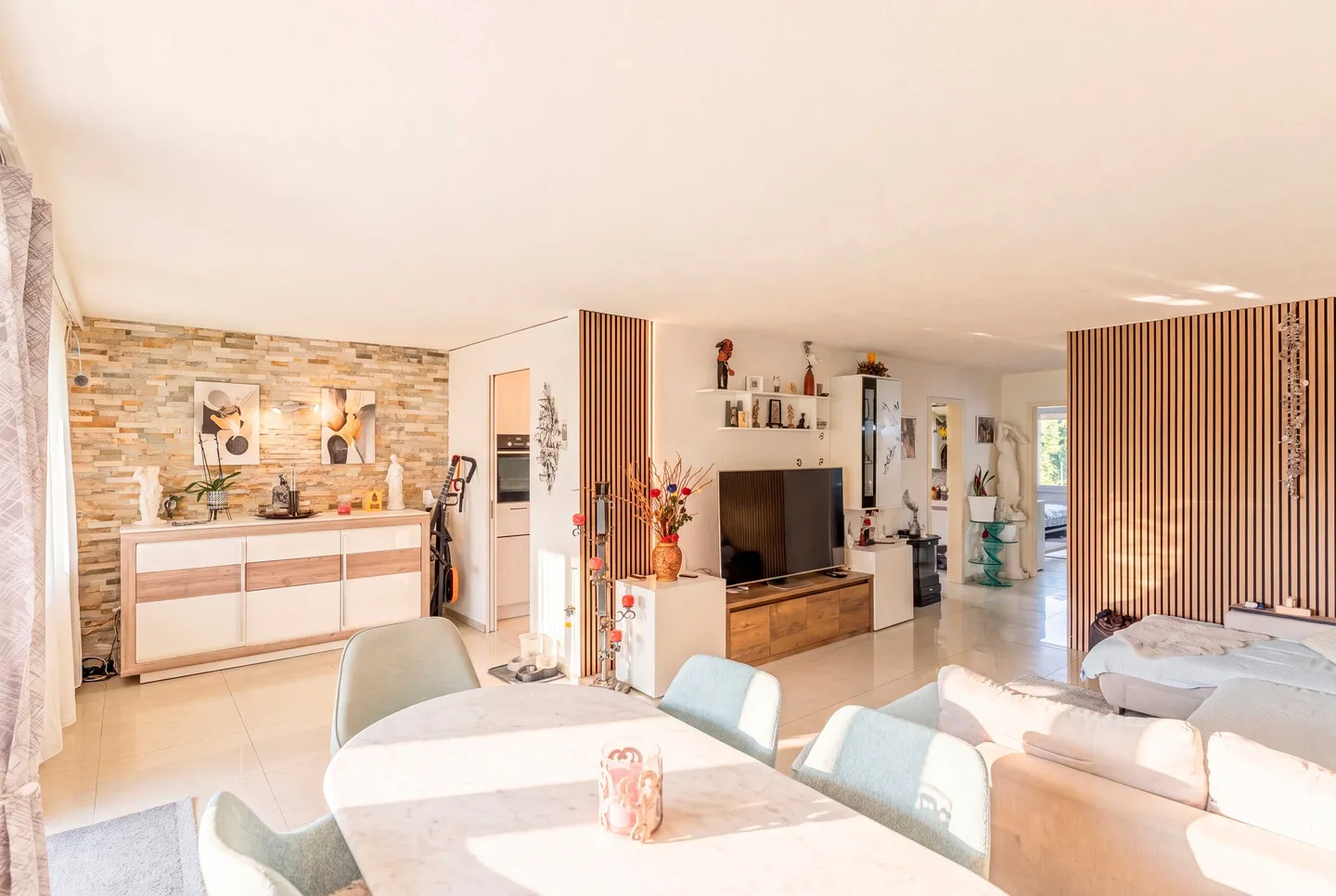 MODERN UND KOMFORTABEL &amp; 8211; 4.5 ZIMMER WOHNUNG IN THÖRISHAUS - Foto 2 di 5