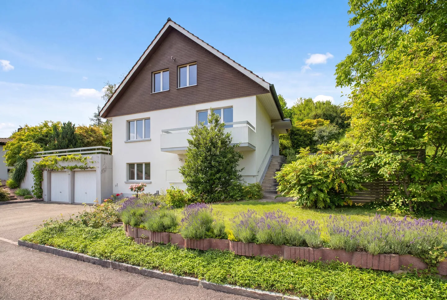 HANGLAGE UND VIEL POTENZIAL &amp; 8211; FREISTEHENDES 6.5 ZIMMER EINFAMILIENHAUS - Foto 4 von 5