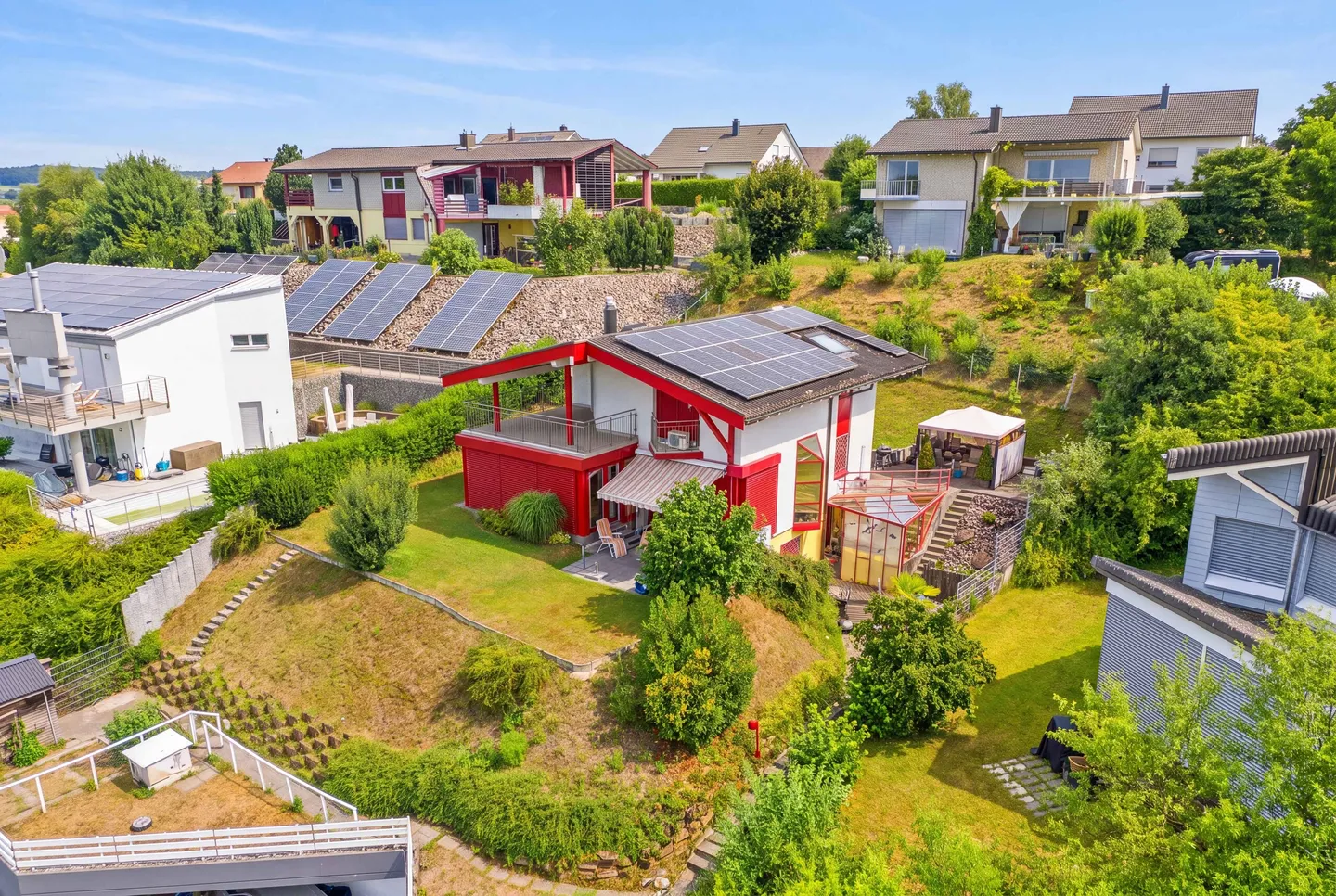 Casa unifamiliare indipendente di 7,5 stanze con vista - Foto 2 di 5
