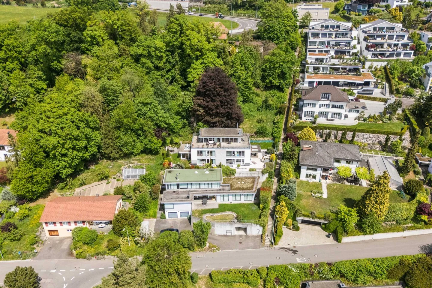 VIEL PLATZ & KLASSE AM SONNENHANG & 8211; EXKLUSIVES 5.5 ZIMMER DOPPELEINFAMILIENHAUS - Foto 2 von 5