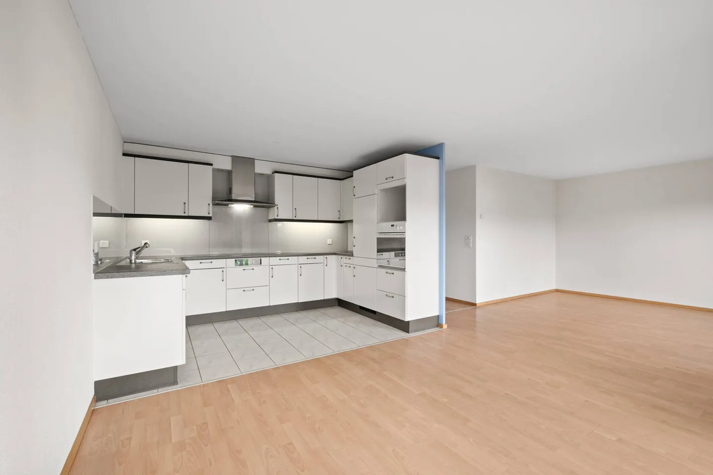 APPARTEMENT DE JARDIN IDYLLIQUE DANS LE CENTRE DU VILLAGE D'ADLIGENSWIL - Photo 4 sur 5