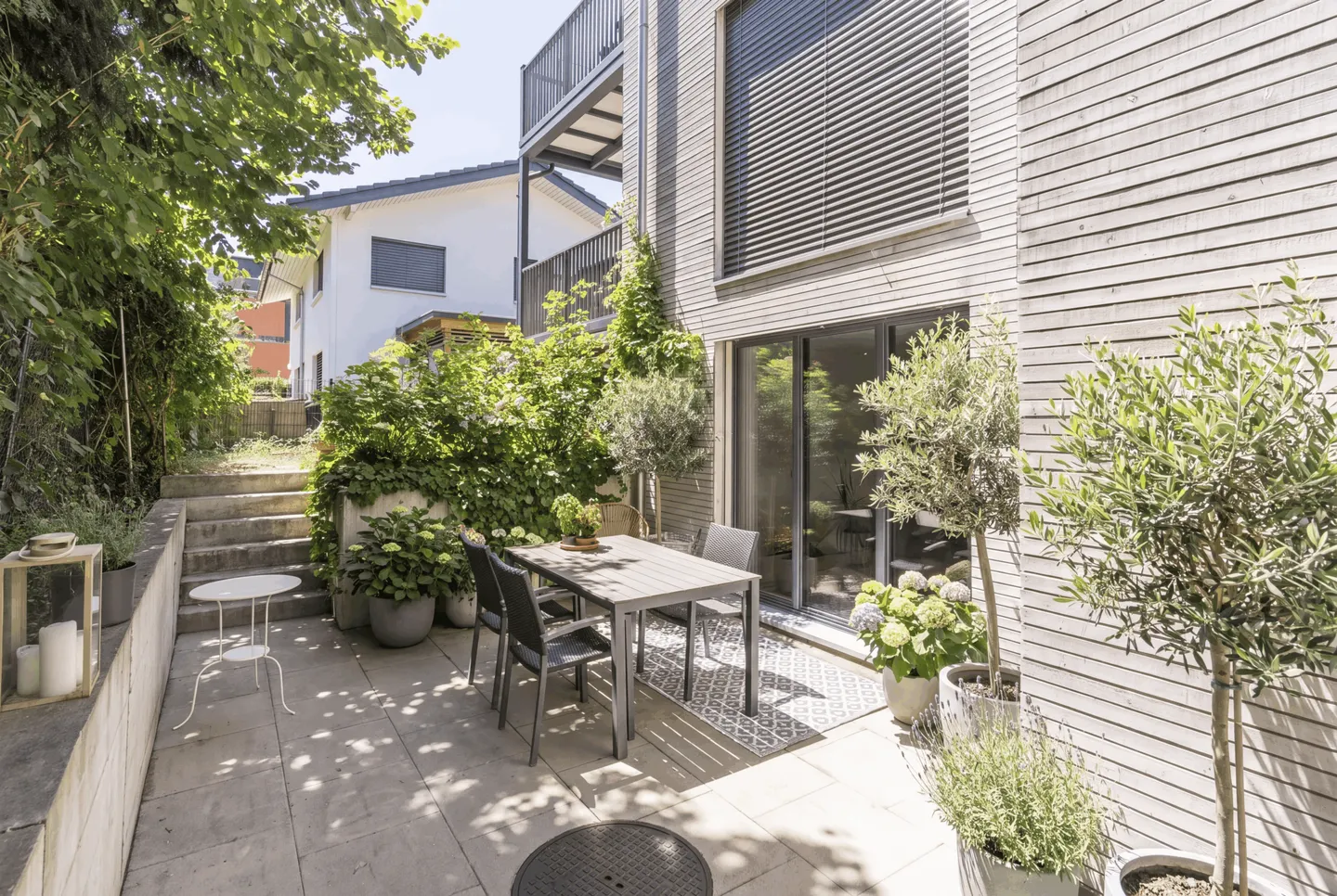MODERN AND CENTRAL IN ALLSCHWIL – APARTMENT WITH GARDEN SEATING - Photo 1 of 5