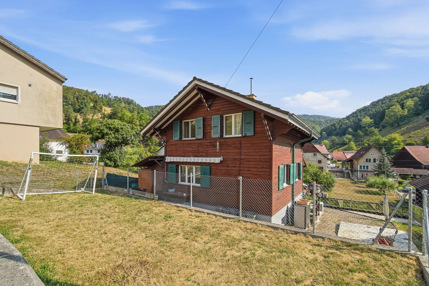 Charmantes Einfamilienhaus im Chalet-Stil - Foto 2 von 5