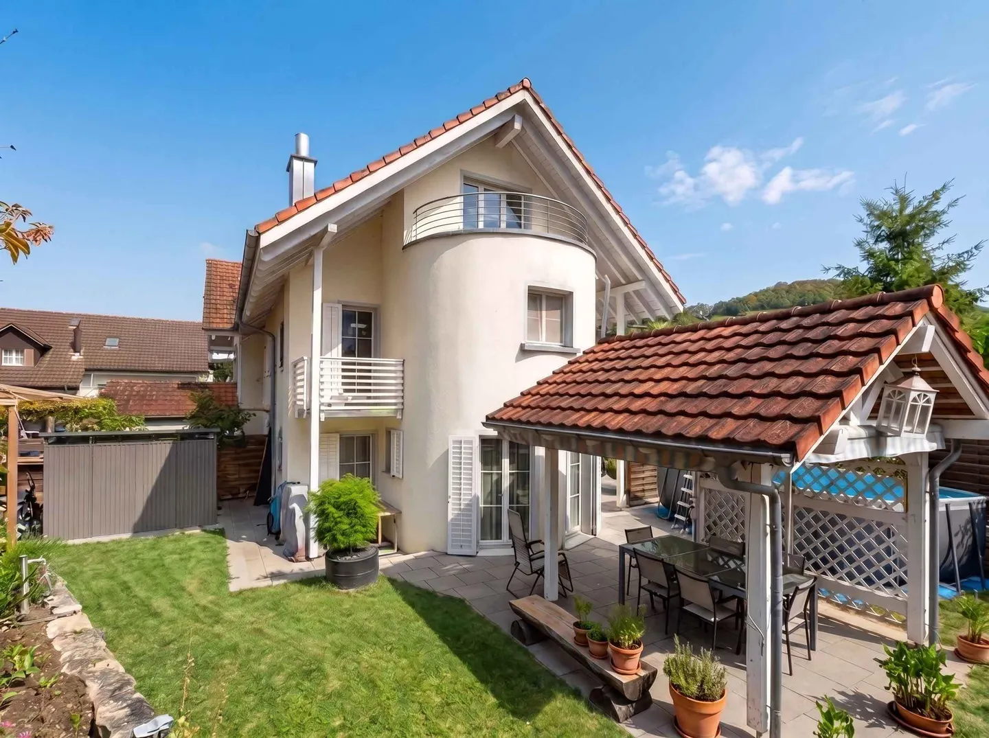 Maison de coin de 4,5 pièces bien entretenue à côté de l'Aare à Döttingen - Photo 1 sur 5