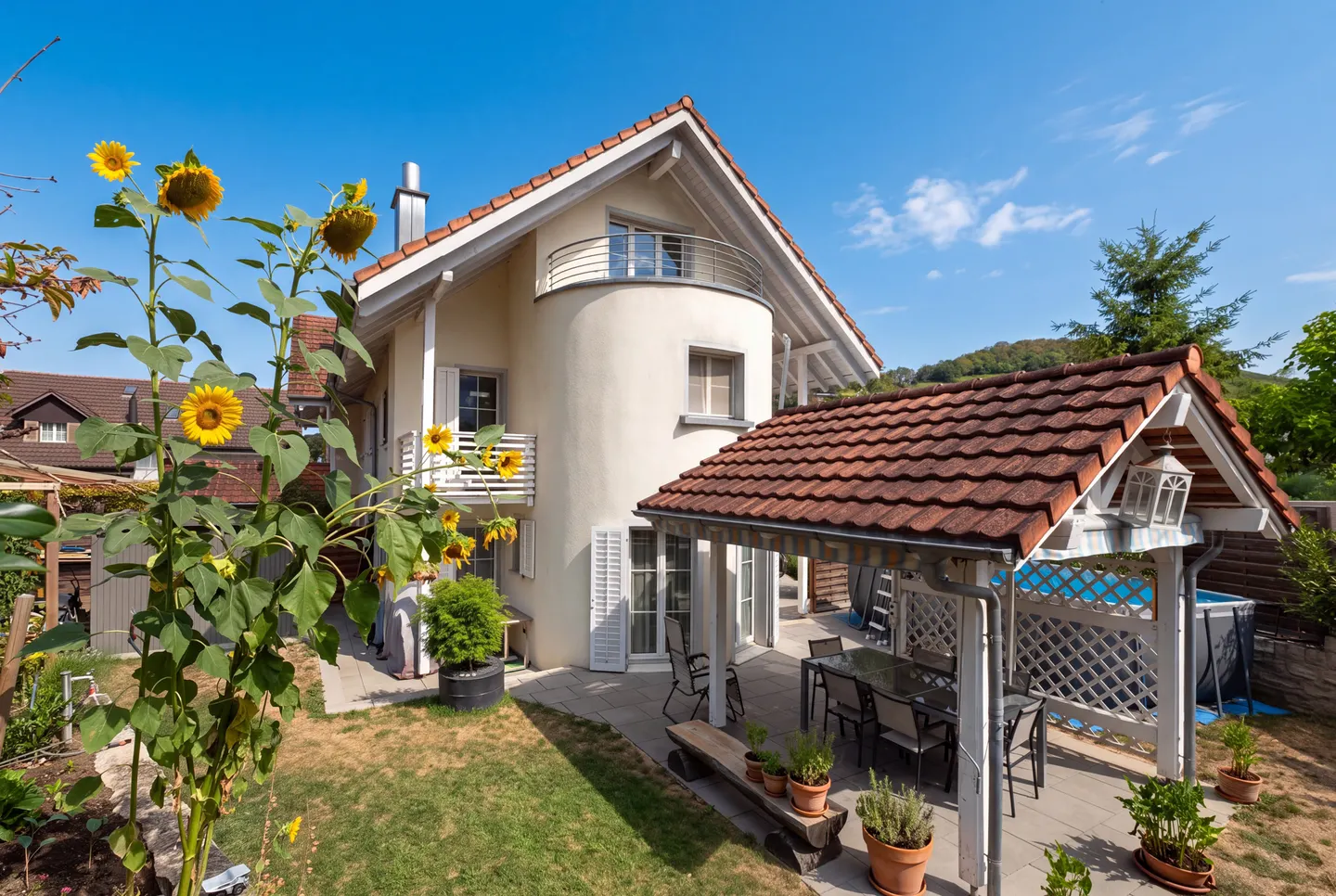 Maison de coin de 4,5 pièces bien entretenue à côté de l'Aare à Döttingen - Photo 2 sur 5