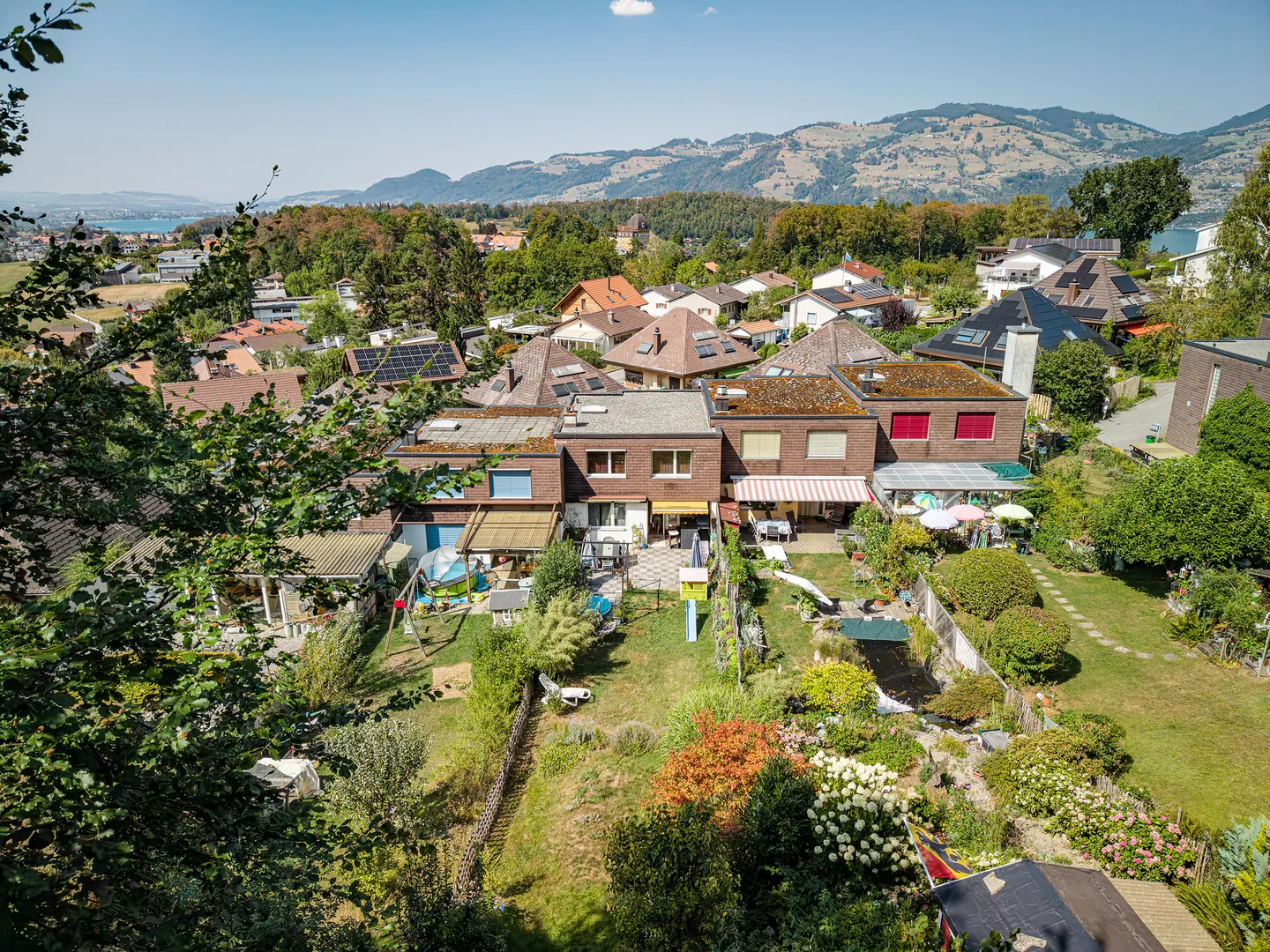 IHR ZUHAUSE ZWISCHEN SEE UND BERGEN & 8211; 4.5 ZIMMER REIHENMITTELHAUS IN SPIEZ - Photo 2 of 5