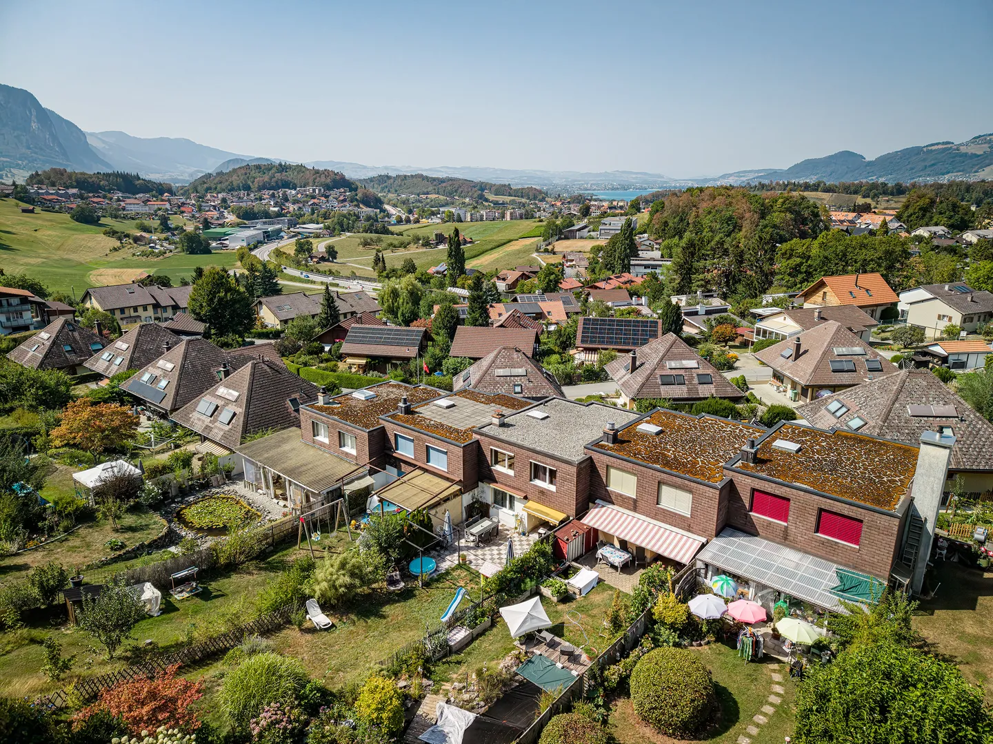 IHR ZUHAUSE ZWISCHEN SEE UND BERGEN & 8211; 4.5 ZIMMER REIHENMITTELHAUS IN SPIEZ - Photo 3 of 5