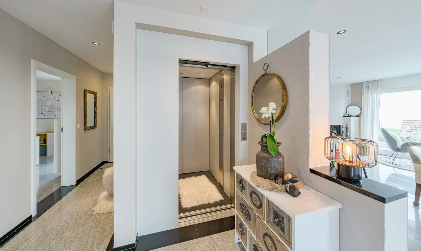 IMPRESSIVE VILLA WITH LAKE AND ALPINE VIEW - Photo 4 of 5