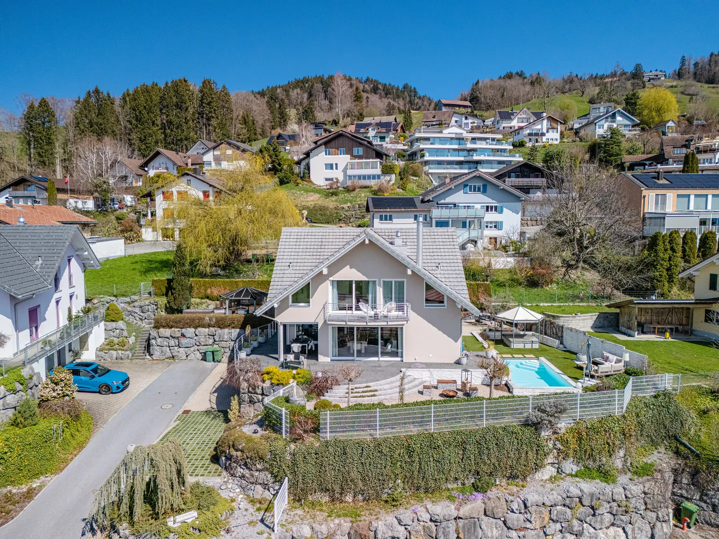 IMPOSANTE VILLA MIT SEE- UND ALPENSICHT - Foto 1 von 5
