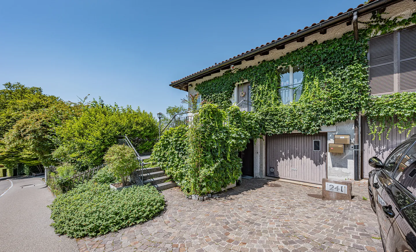 SPACIOUS WONDER AT THE EDGE OF THE FOREST IN MEILEN - Photo 4 of 5