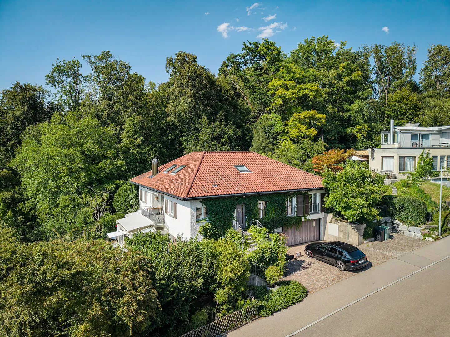 SPACIOUS WONDER AT THE EDGE OF THE FOREST IN MEILEN - Photo 1 of 5