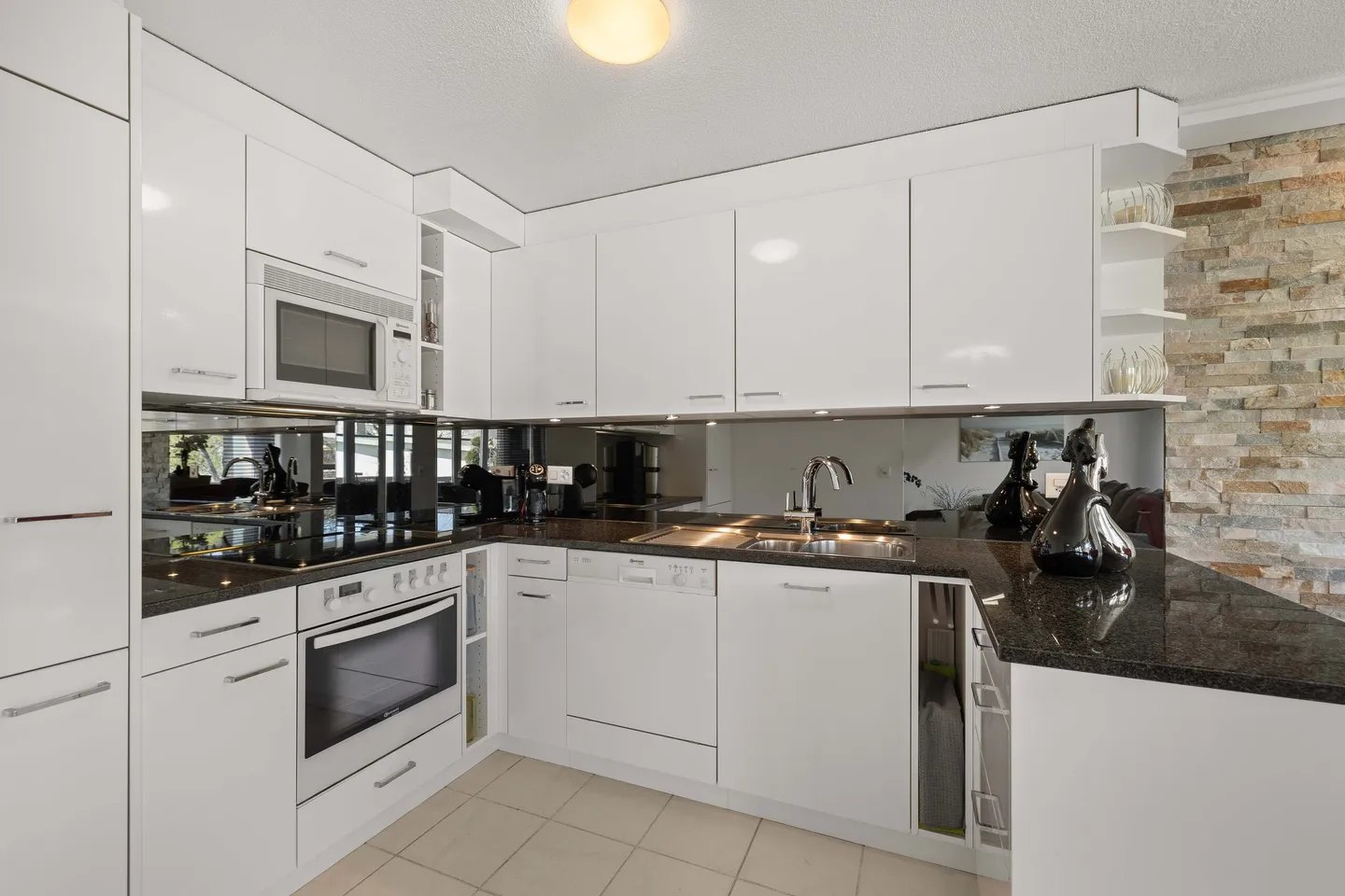 RUHIGES WOHNEN AM BACH – IHRE 3.5 ZIMMER OASE IN SISSACH - Foto 2 von 5