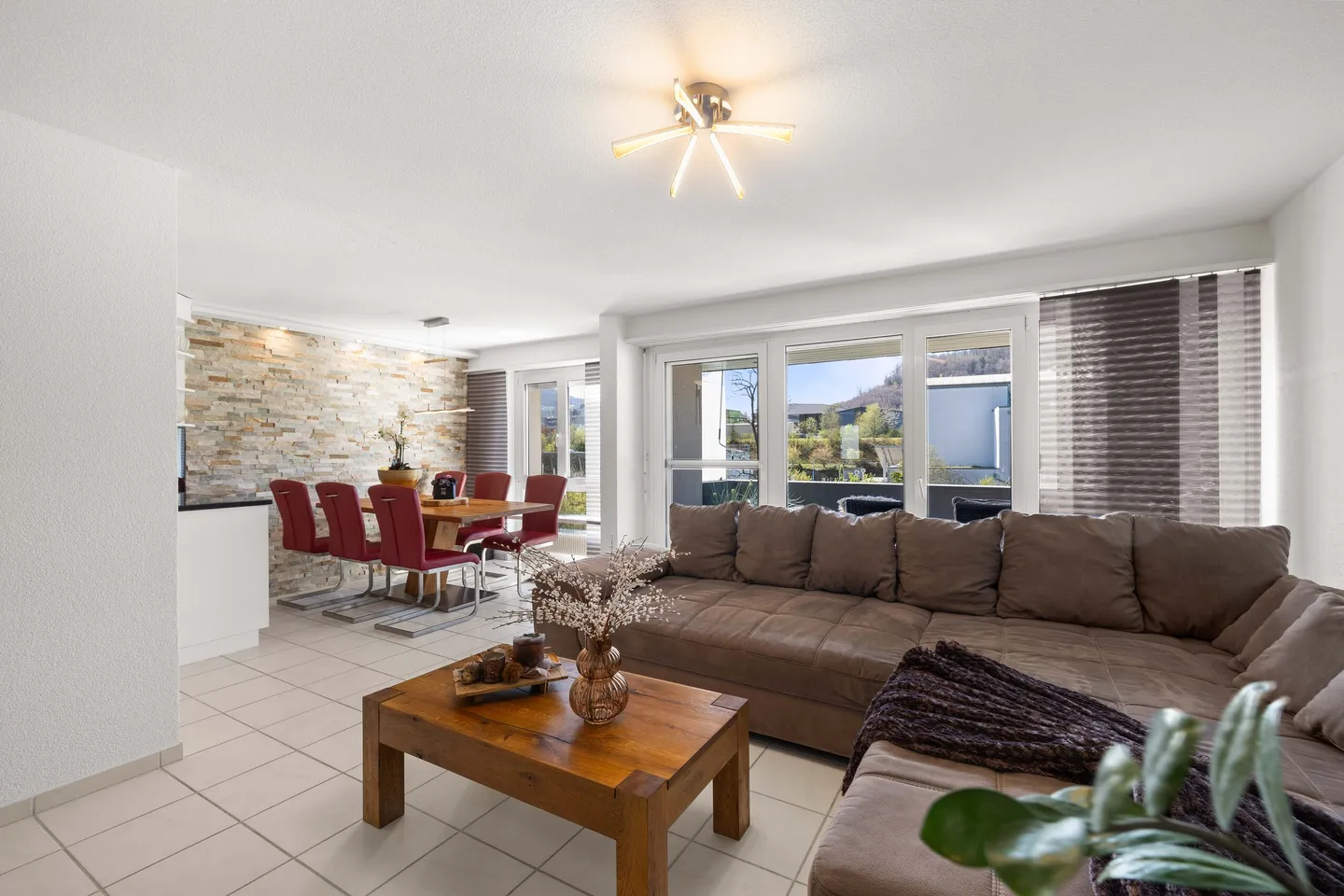 RUHIGES WOHNEN AM BACH – IHRE 3.5 ZIMMER OASE IN SISSACH - Foto 1 von 5