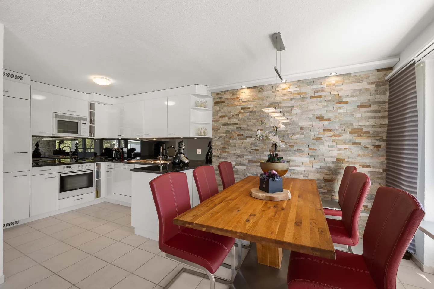 RUHIGES WOHNEN AM BACH – IHRE 3.5 ZIMMER OASE IN SISSACH - Foto 3 von 5