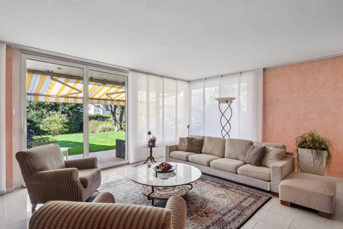 PALMS, PEACE AND QUALITY OF LIFE - Photo 2 of 5