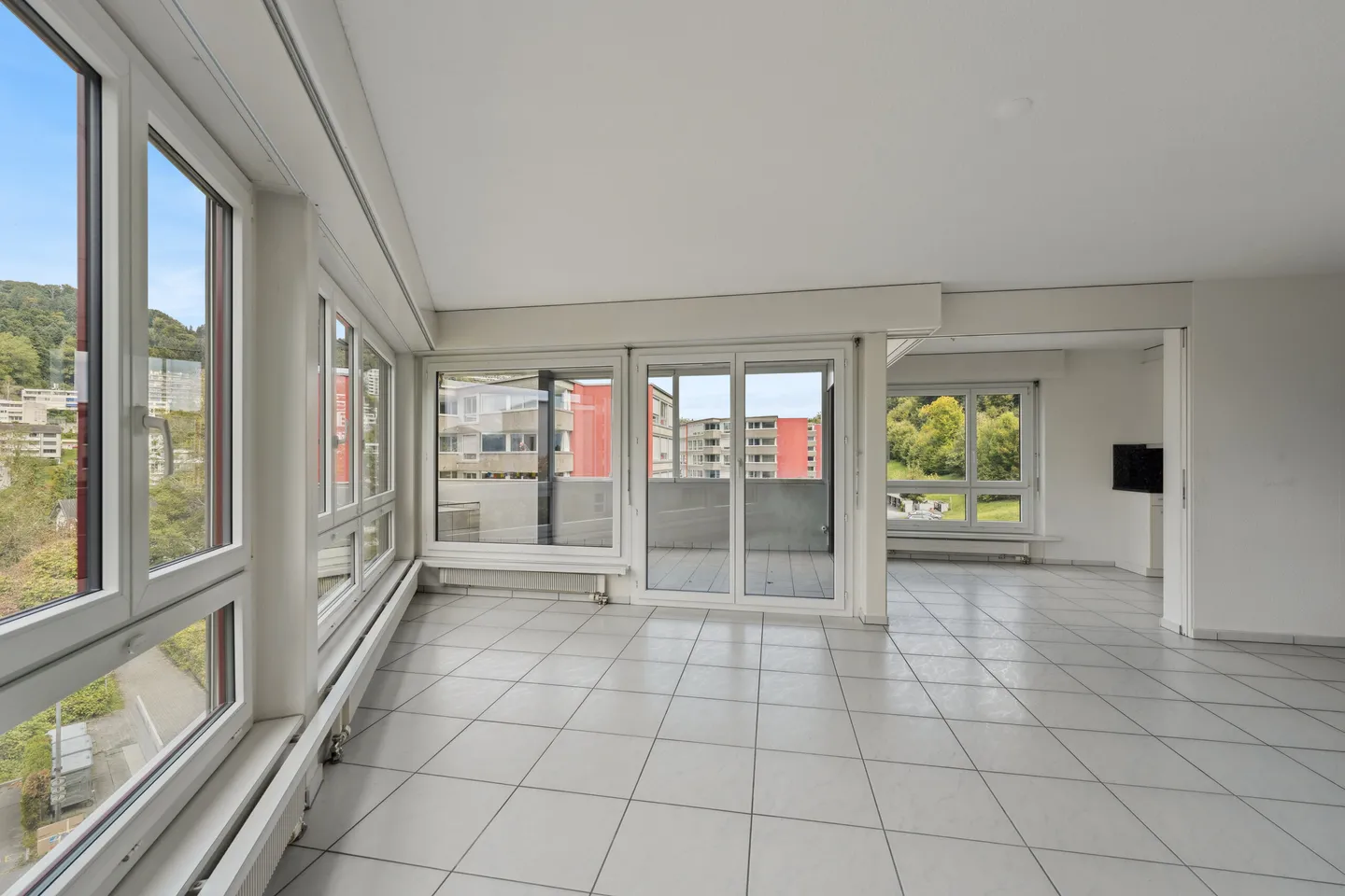 APPARTAMENTO DI 4,5 STANZE IN UNA POSIZIONE DESIDERABILE - Foto 2 di 5