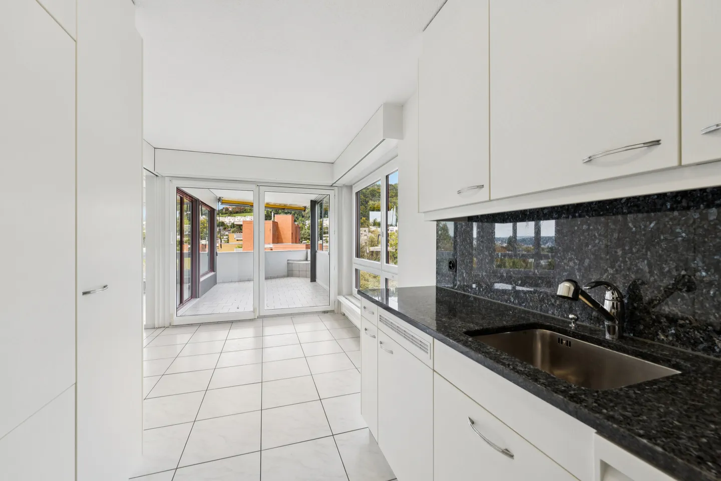 APPARTEMENT DE 4,5 PIÈCES DANS UN EMPLACEMENT RECHERCHÉ - Photo 4 sur 5