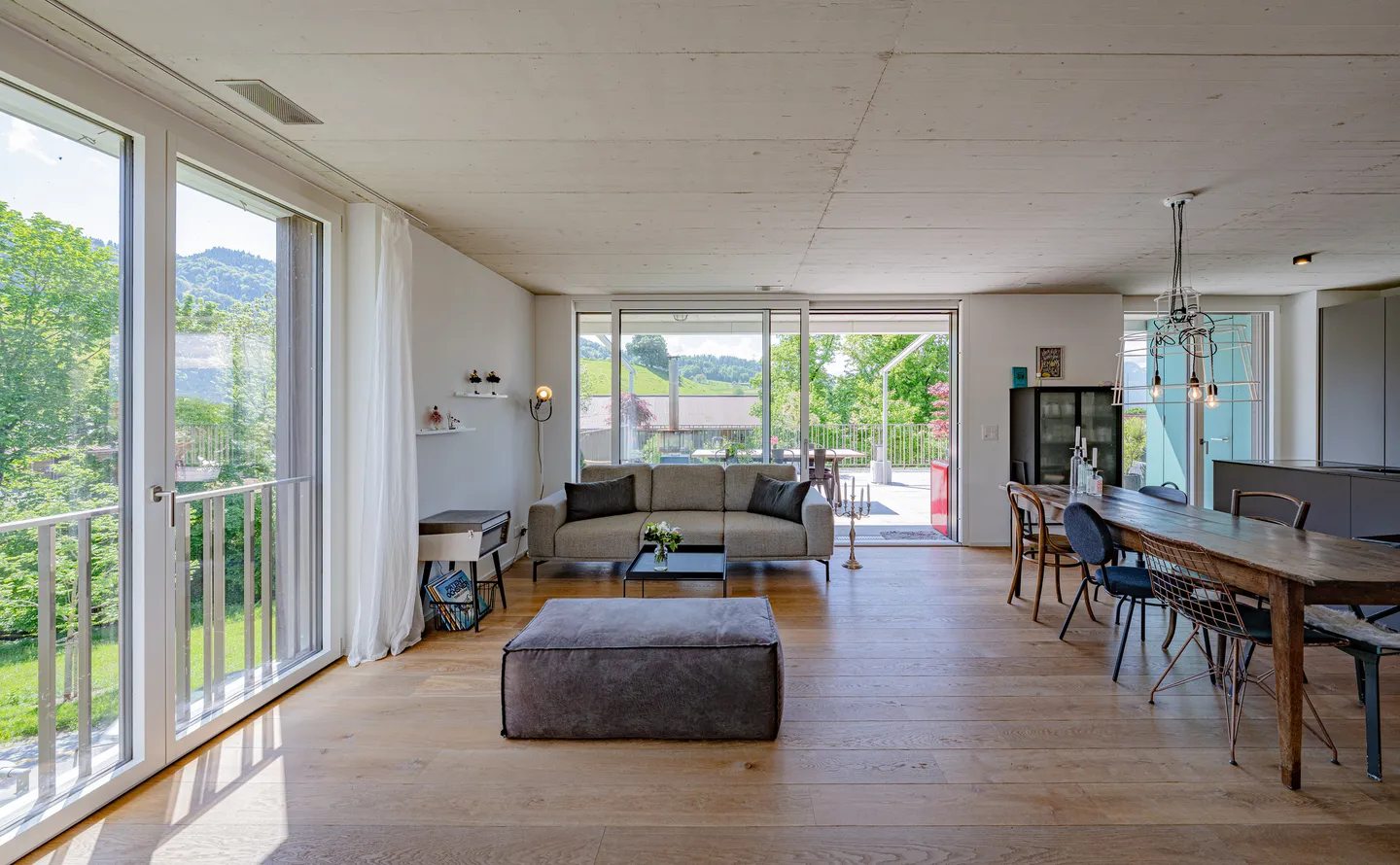 MODERNE ATTIKAWOHNUNG MIT WEITSICHT INS GRÜNE - Foto 3 von 5