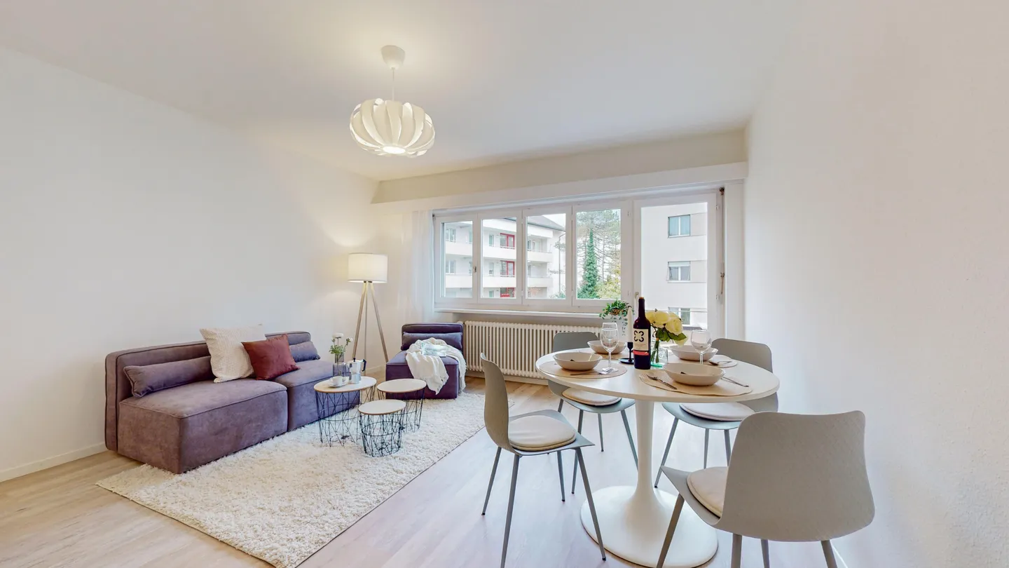 Appartement de ville fraîchement rénové avec deux balcons - Photo 3 sur 5