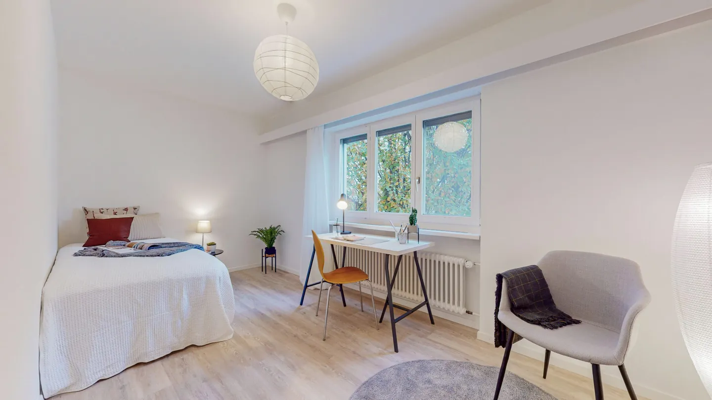 Appartement de ville fraîchement rénové avec deux balcons - Photo 5 sur 5