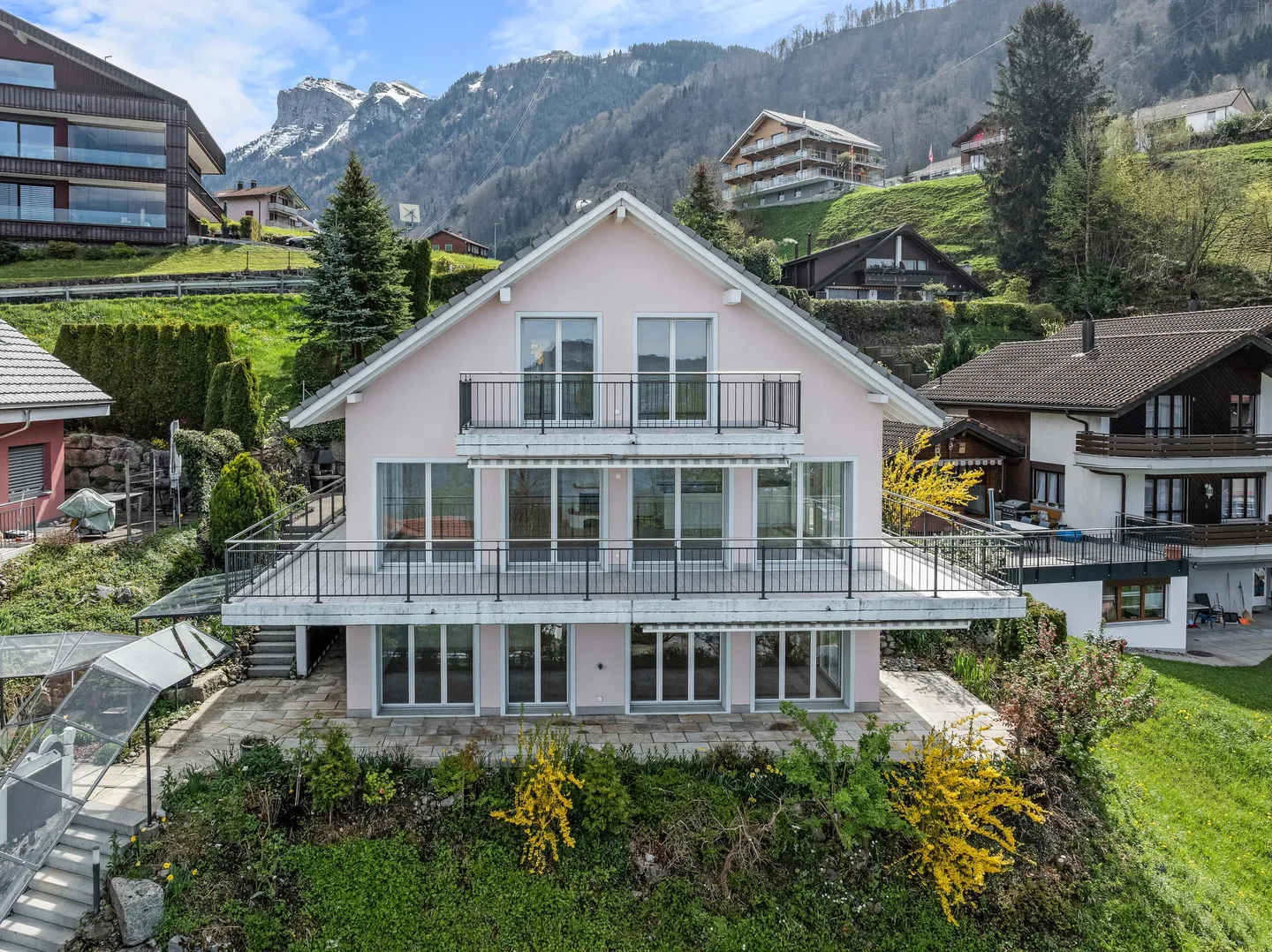 A RETREAT WITH A VIEW OF LAKE LUCERNE - Photo 1 of 5