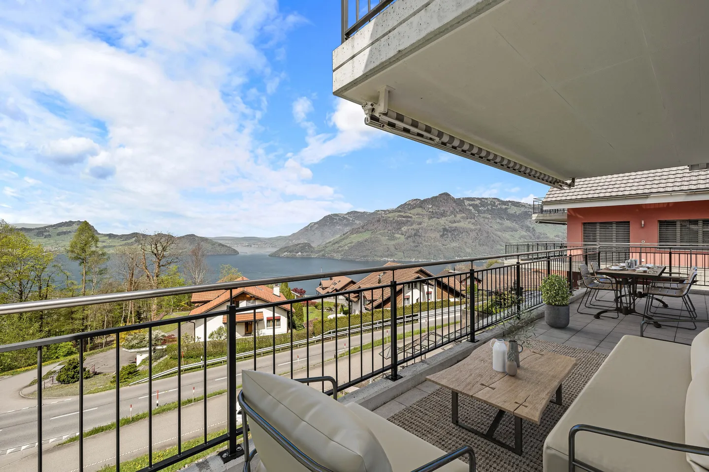 A RETREAT WITH A VIEW OF LAKE LUCERNE - Photo 5 of 5