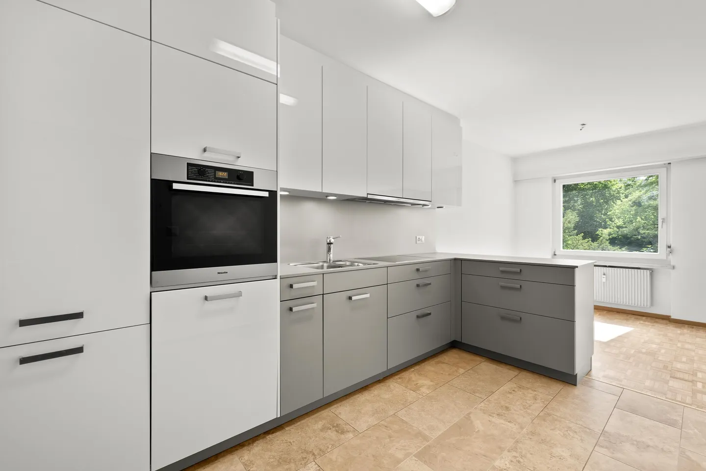 Charming Condominium with Fireplace and Feel-Good Factor - Photo 4 of 5