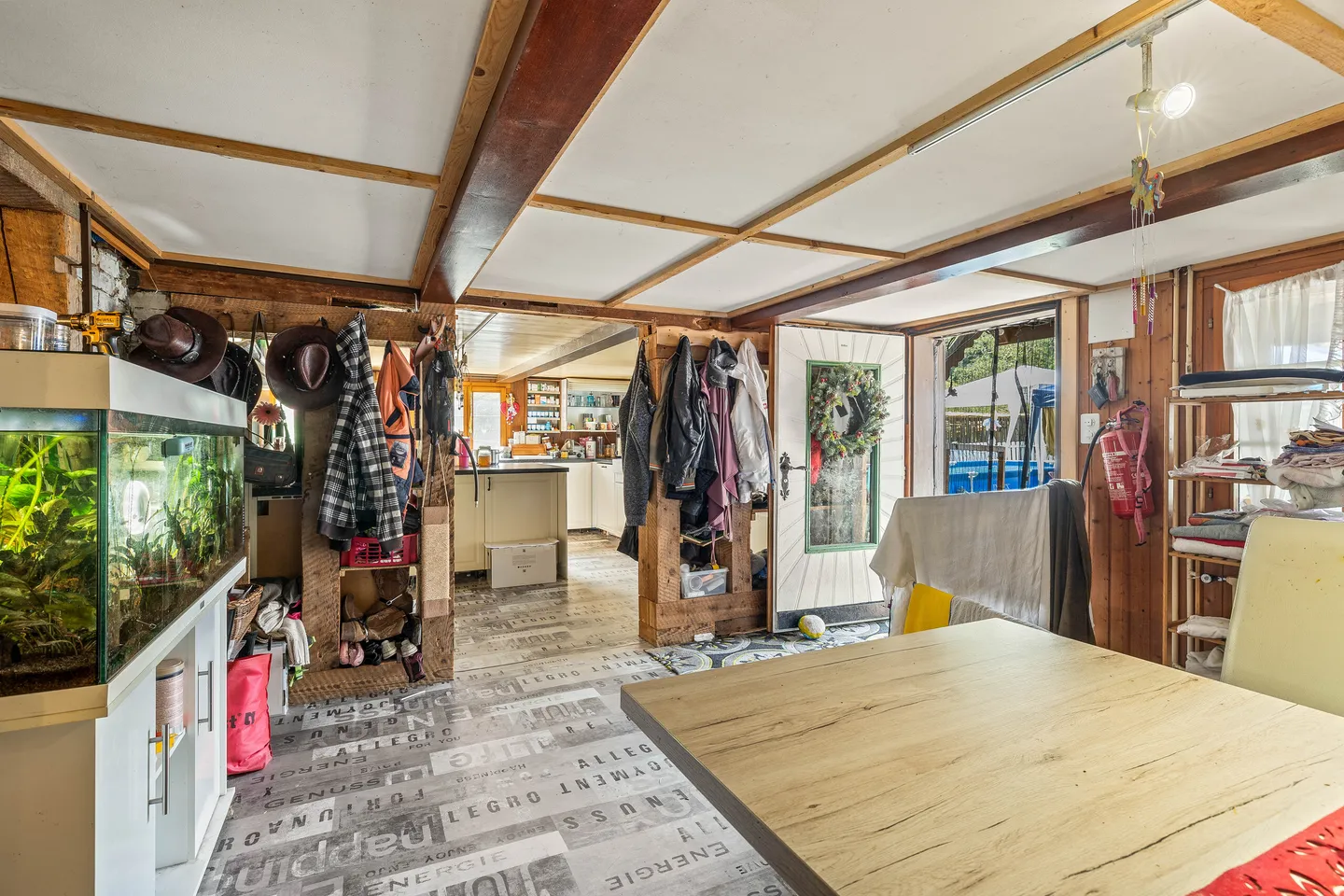 CASA RURALE CON 700 M² DI SPAZIO UTILE SU UN TERRENO DI 26.000 M² - Foto 2 di 5