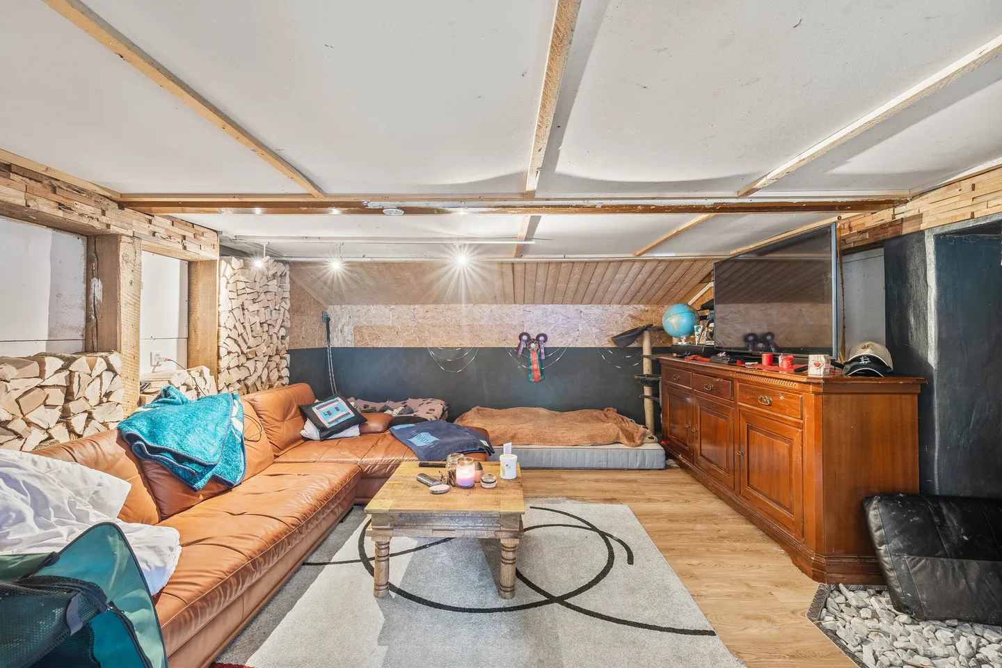 CASA RURALE CON 700 M² DI SPAZIO UTILE SU UN TERRENO DI 26.000 M² - Foto 5 di 5