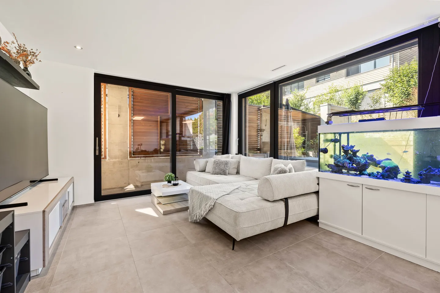 APPARTEMENT DE JARDIN 3.5 PIÈCES DE HAUTE QUALITÉ DANS UN EMPLACEMENT PRÉFÉRÉ - Photo 3 sur 5