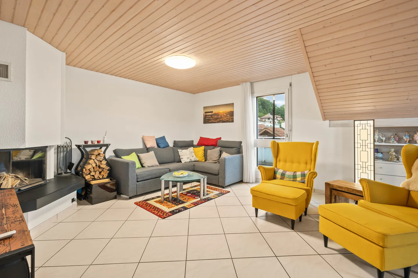 GROSSE UND GEMÜTLICHE 5.5 ZIMMER DACHWOHNUNG - Foto 3 von 5