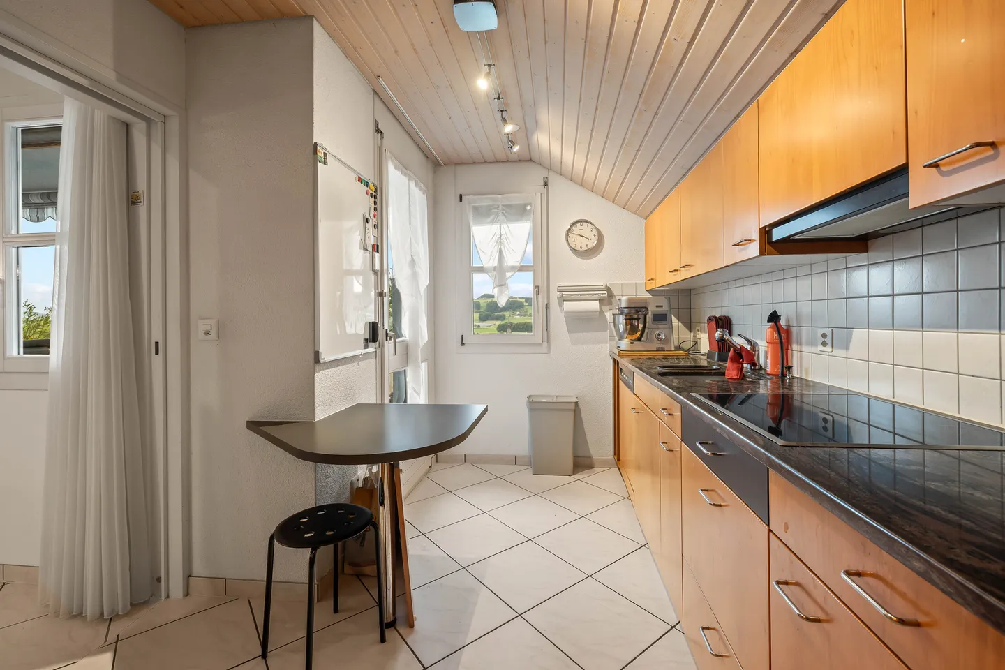 GROSSE UND GEMÜTLICHE 5.5 ZIMMER DACHWOHNUNG - Foto 5 von 5