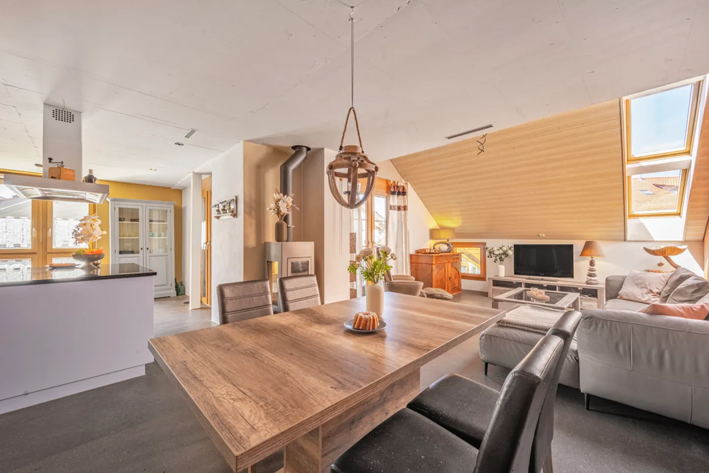 UNIQUE 3.5-ROOM APARTMENT WITH HISTORICAL CHARM - Photo 1 of 5