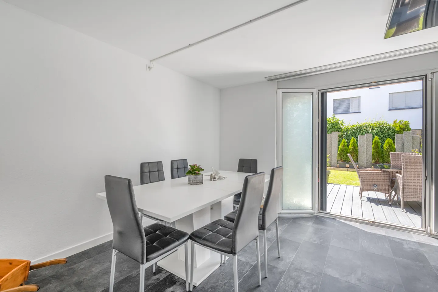 VILLETTA BIFAMILIARE MODERNA CON STILE E COMFORT - Foto 5 di 5
