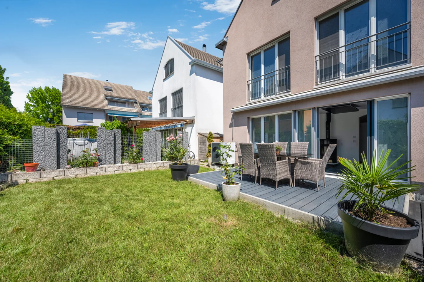 VILLETTA BIFAMILIARE MODERNA CON STILE E COMFORT - Foto 1 di 5