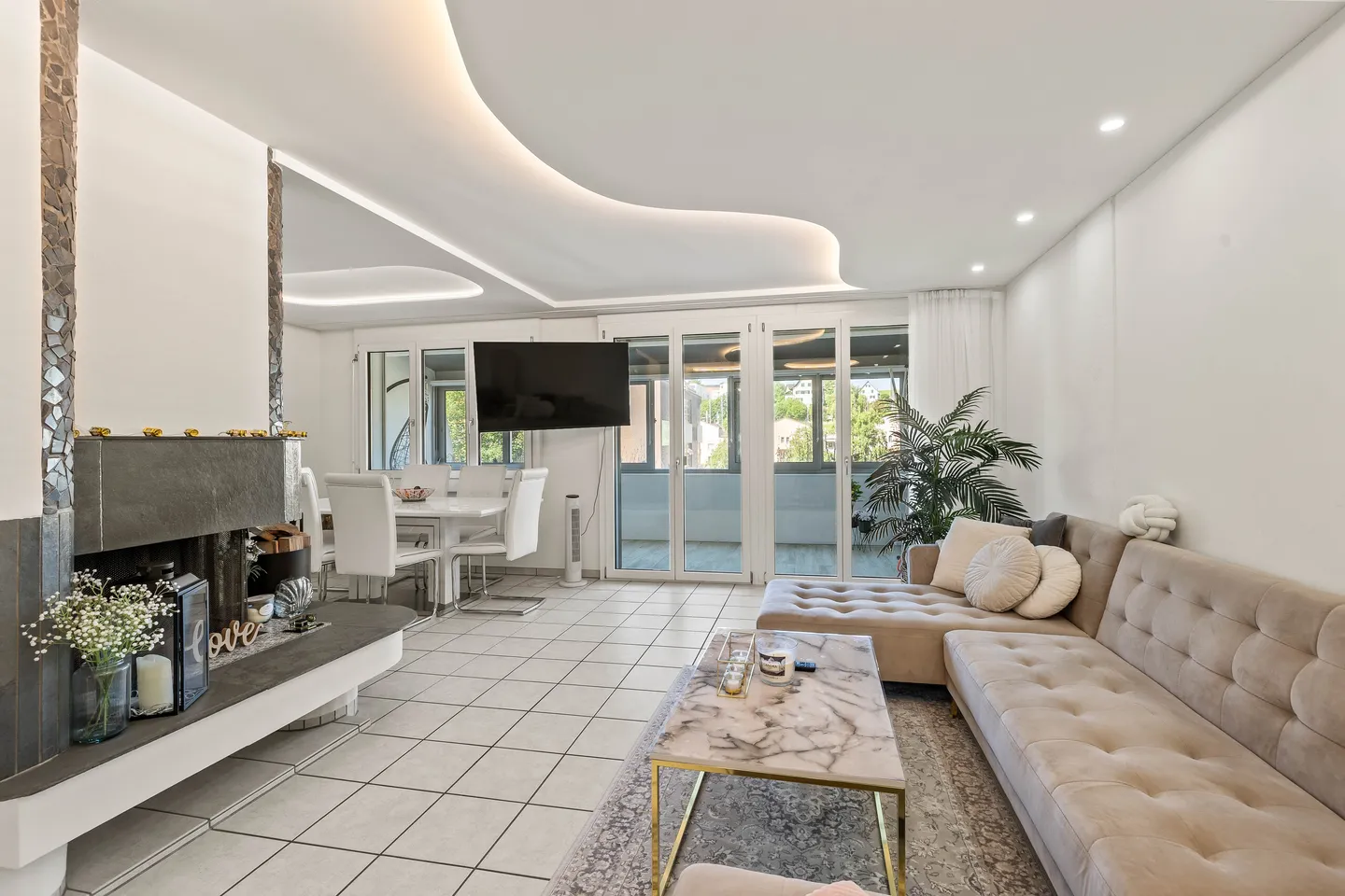 ILLNAU: APPARTAMENTO 4.5 STANZE CON GIARDINO D'INVERNO & GARAGE - Foto 1 di 5