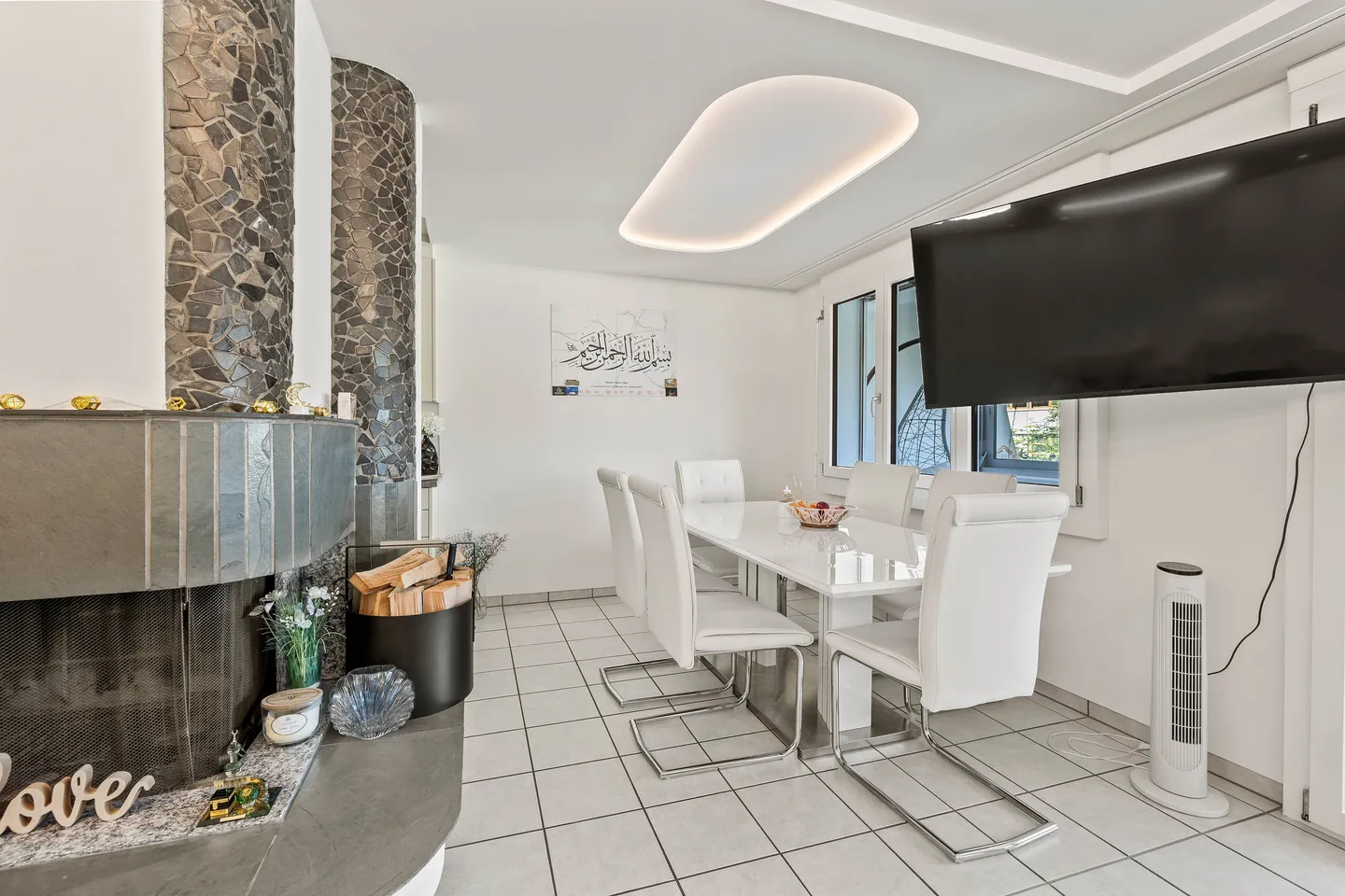 ILLNAU: APPARTAMENTO 4.5 STANZE CON GIARDINO D'INVERNO & GARAGE - Foto 2 di 5