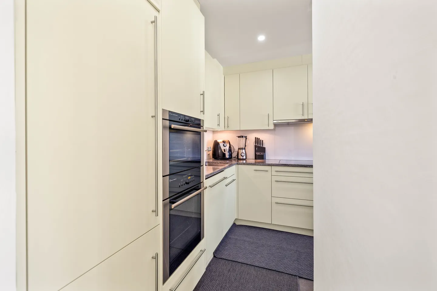 ILLNAU: APPARTAMENTO 4.5 STANZE CON GIARDINO D'INVERNO & GARAGE - Foto 3 di 5