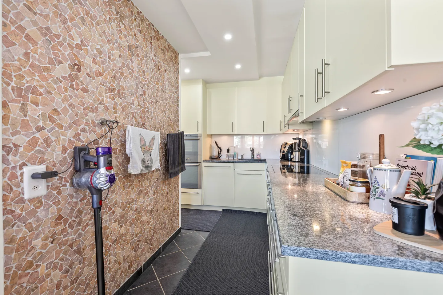 ILLNAU: APPARTAMENTO 4.5 STANZE CON GIARDINO D'INVERNO & GARAGE - Foto 4 di 5