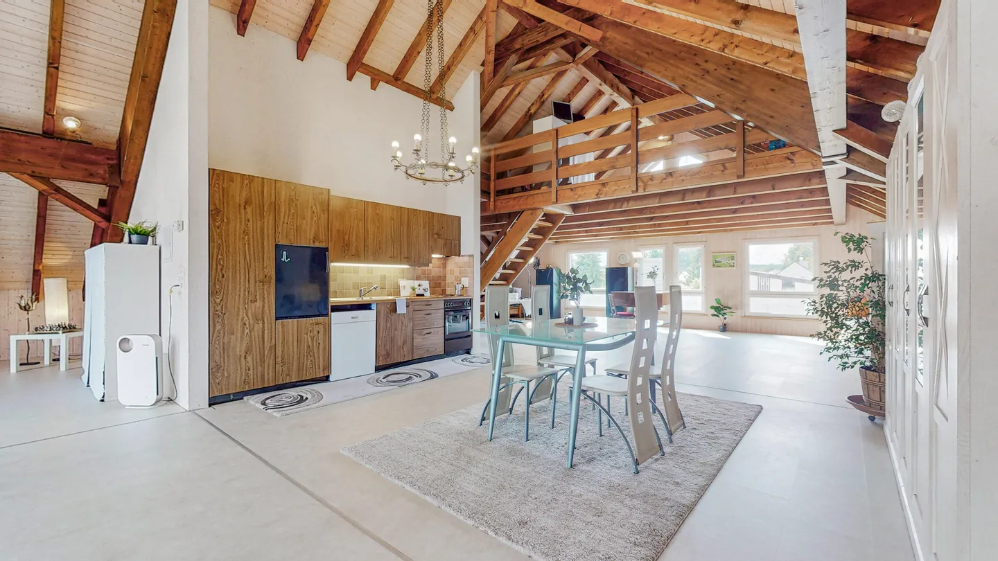 UNE MAISON, DEUX MONDES – LOFT ET APPARTEMENT EN DIALOGUE - Photo 2 sur 5