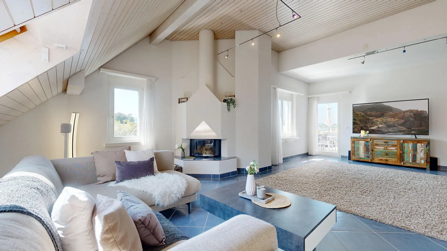 GROSSZÜGIGE DACHWOHNUNG MIT TRAUMTERRASSE UND VIEL PRIVATSPHÄRE - Foto 2 von 5