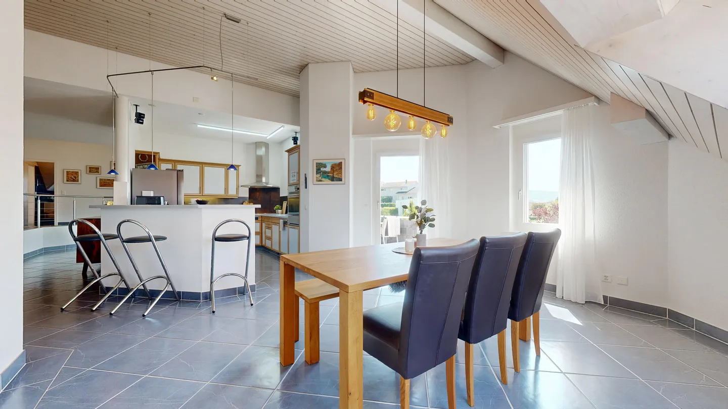 GROSSZÜGIGE DACHWOHNUNG MIT TRAUMTERRASSE UND VIEL PRIVATSPHÄRE - Foto 4 von 5