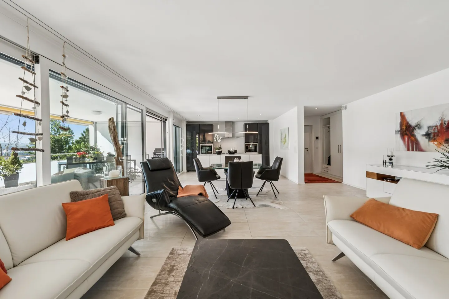 Exclusive Terrace Beauty in Attractive Location - Photo 3 of 5