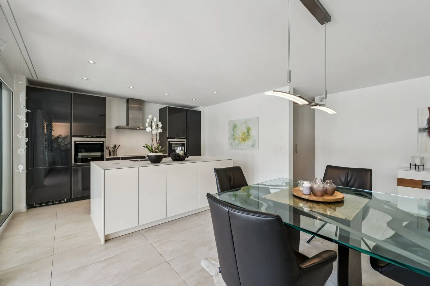 Exclusive Terrace Beauty in Attractive Location - Photo 4 of 5